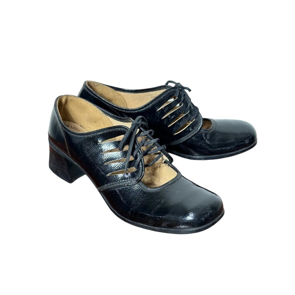1960s womens chunky Mary Jane shoes black patent leather Size 8